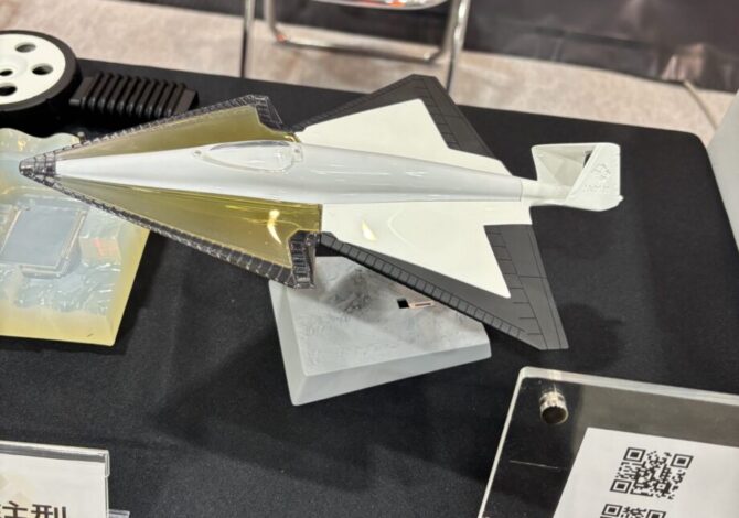 真空注型による展示会用スペースシャトル組付けモデル
